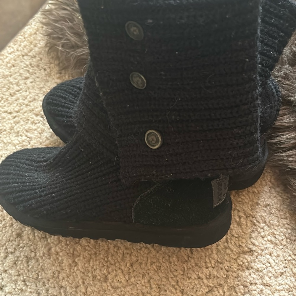 Uggs size 6. Classic cardigan boot